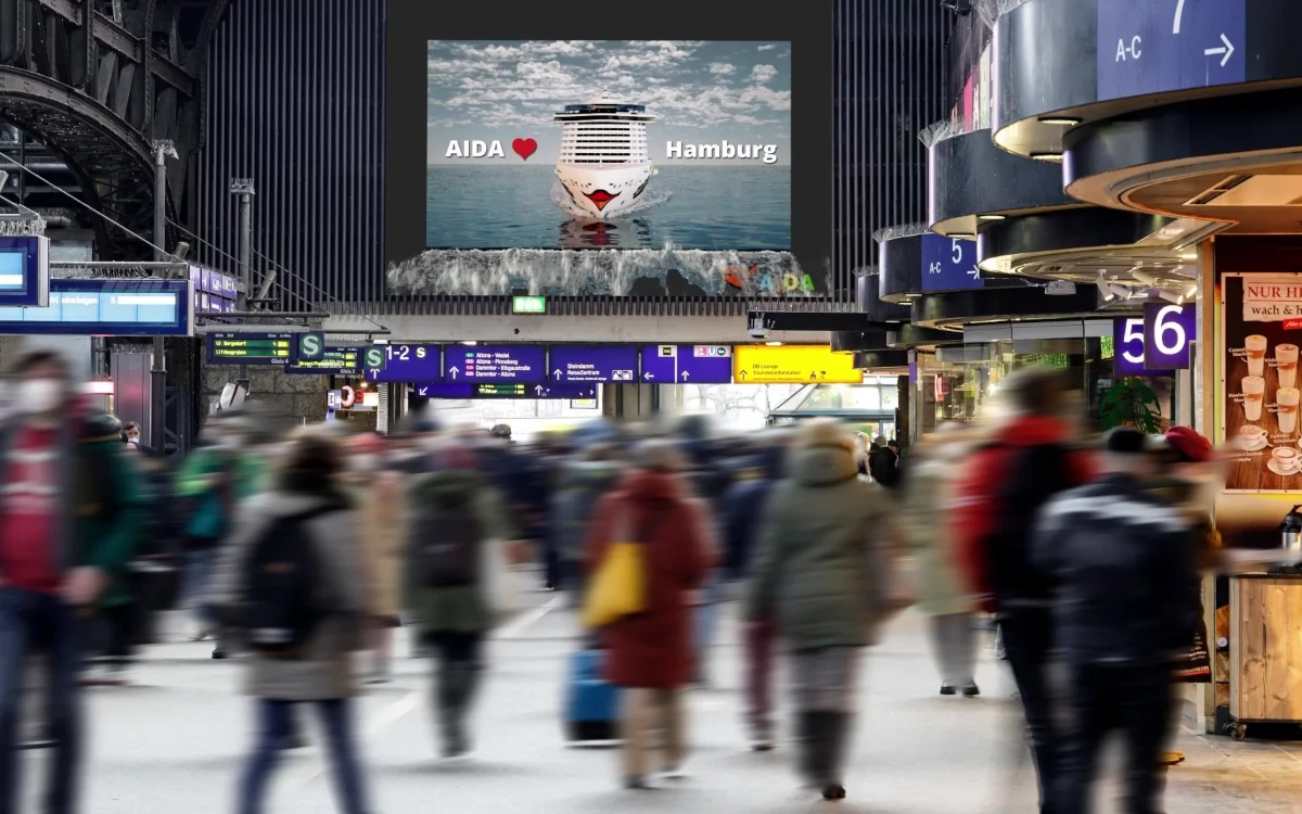 Aida-Kampagne auf Public Video Giant Screen am Hamburger Hauptbahnhof. (Foto: Ströer)