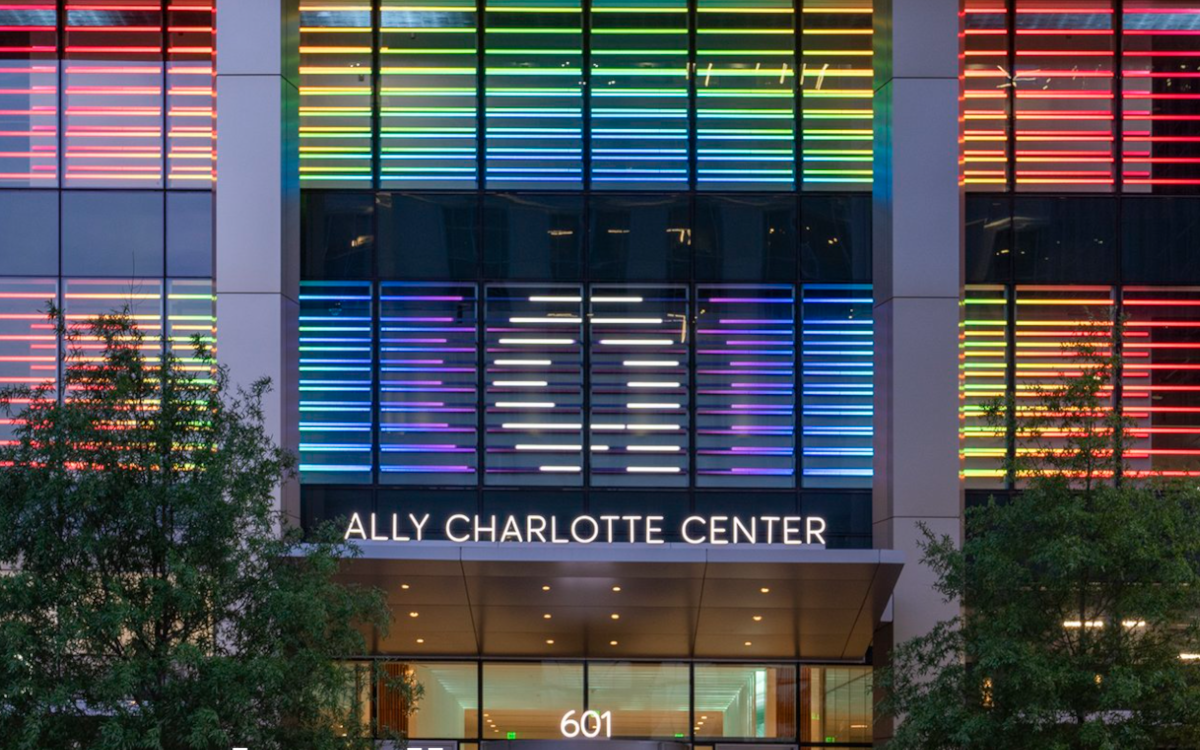 Fassade des Ally Charlotte Center, ein Bürogebäude in Charlotte, North Carolina, mit 26 Stöcken. (Foto: Standardvision)