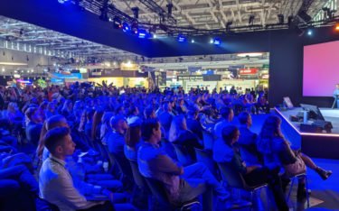 Der DooH Summit auf der Dmexco 2022 war gut besucht. (Foto: invidis)