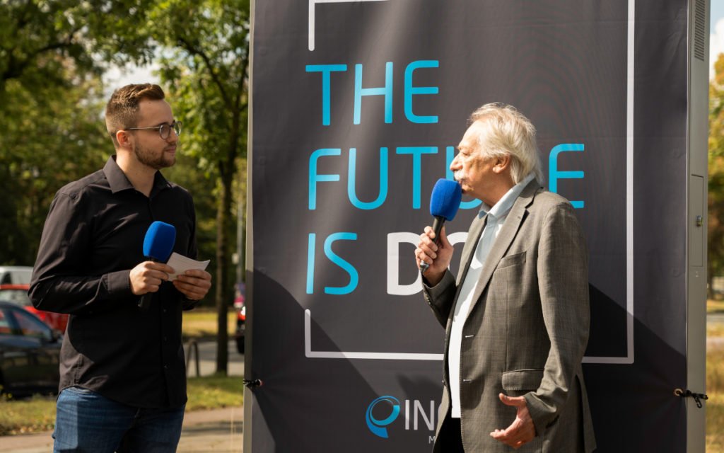 Auch "Mister Media" Thomas Koch (rechts) war bei der Einweihung dabei. (Foto: inovisco Mobile Media GmbH)