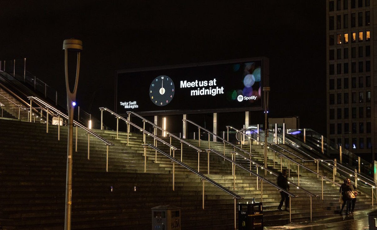 Auch auf den Meridian Steps in der Londoner Westfield Stratford City erschien der Countdown am 17. Oktober. (Foto: Spotify)