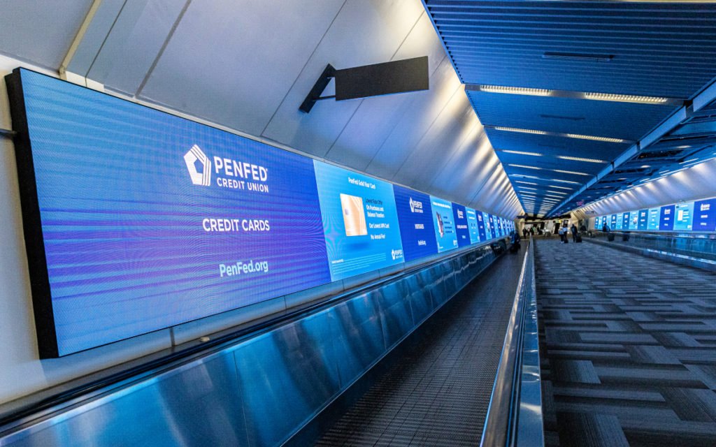 Der Penfed-Tunnel bietet mehr als 4.000 Quadratmeter LED-Fläche. (Foto: Clear Channel Airports)