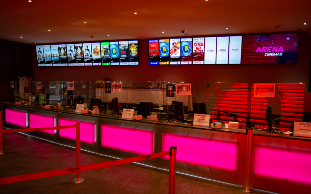 In Kino-Foyers stehen teilweise mehr als 100 Screens. (Foto: imaculix AG)