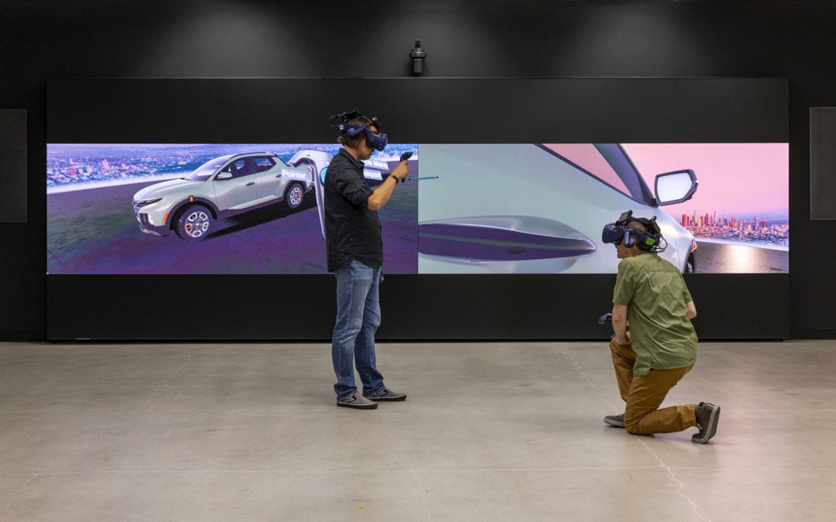 Hyundai-Designer evaluieren ihre Modelle im HATC mit Samsung-MicroLED und VR-Brillen. (Foto: Samsung)