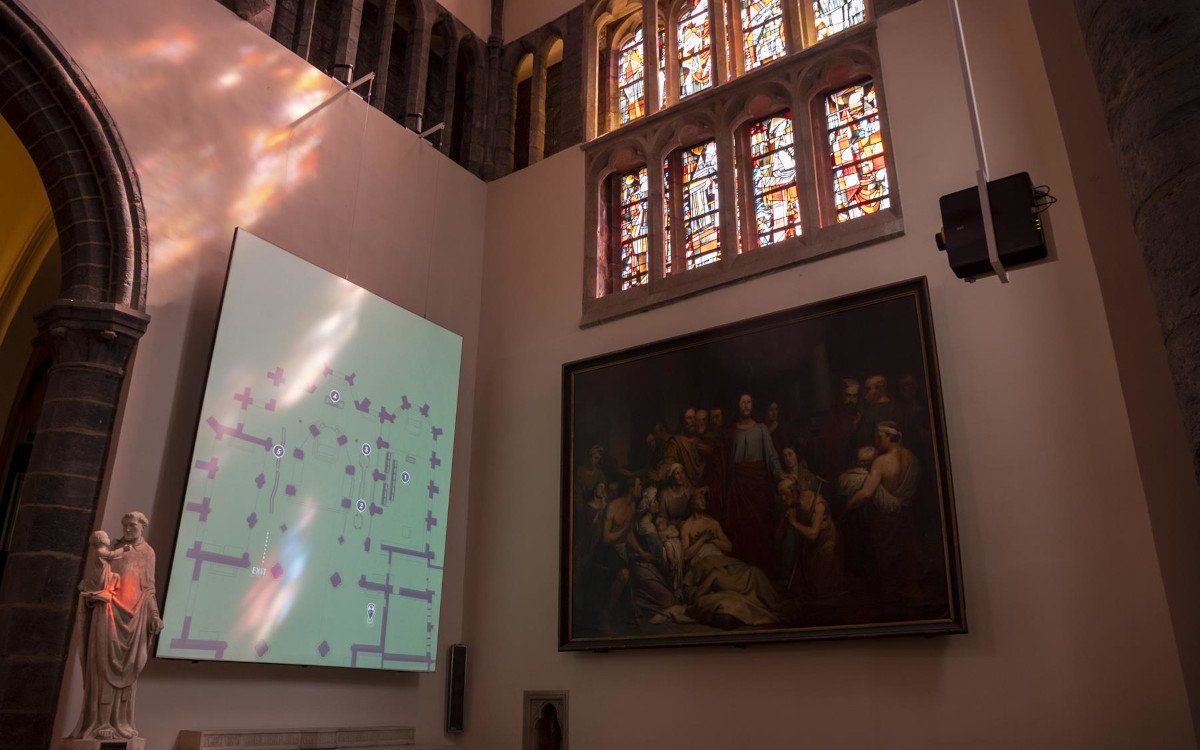 Projection Mapping in gotischer Kapelle (Foto: Barco)