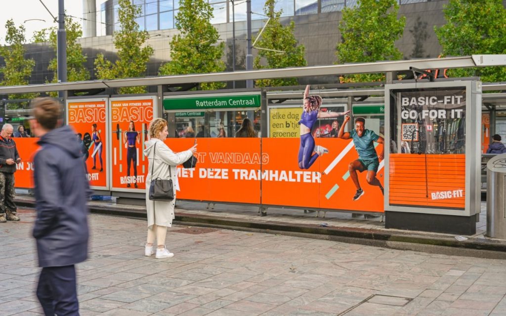 Basic Fit Kampagne in Rotterdam (Foto: JCDecaux)