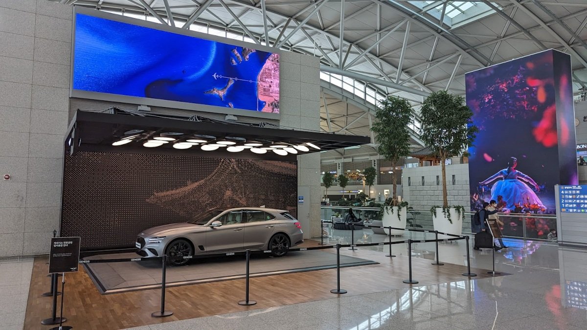 Genesis Flip-Dot Showcase am Flughafen Incheon in Seoul (Foto: invidis)