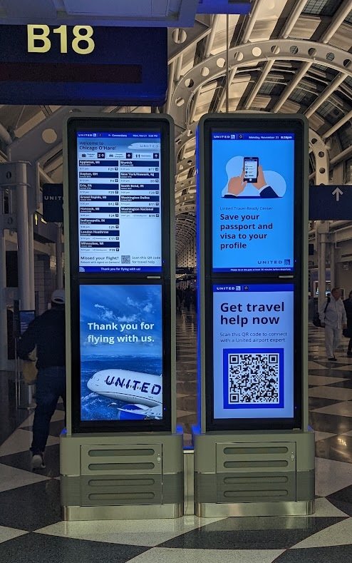 United Passagierinfos auf Gate Displays (Foto: invidis)