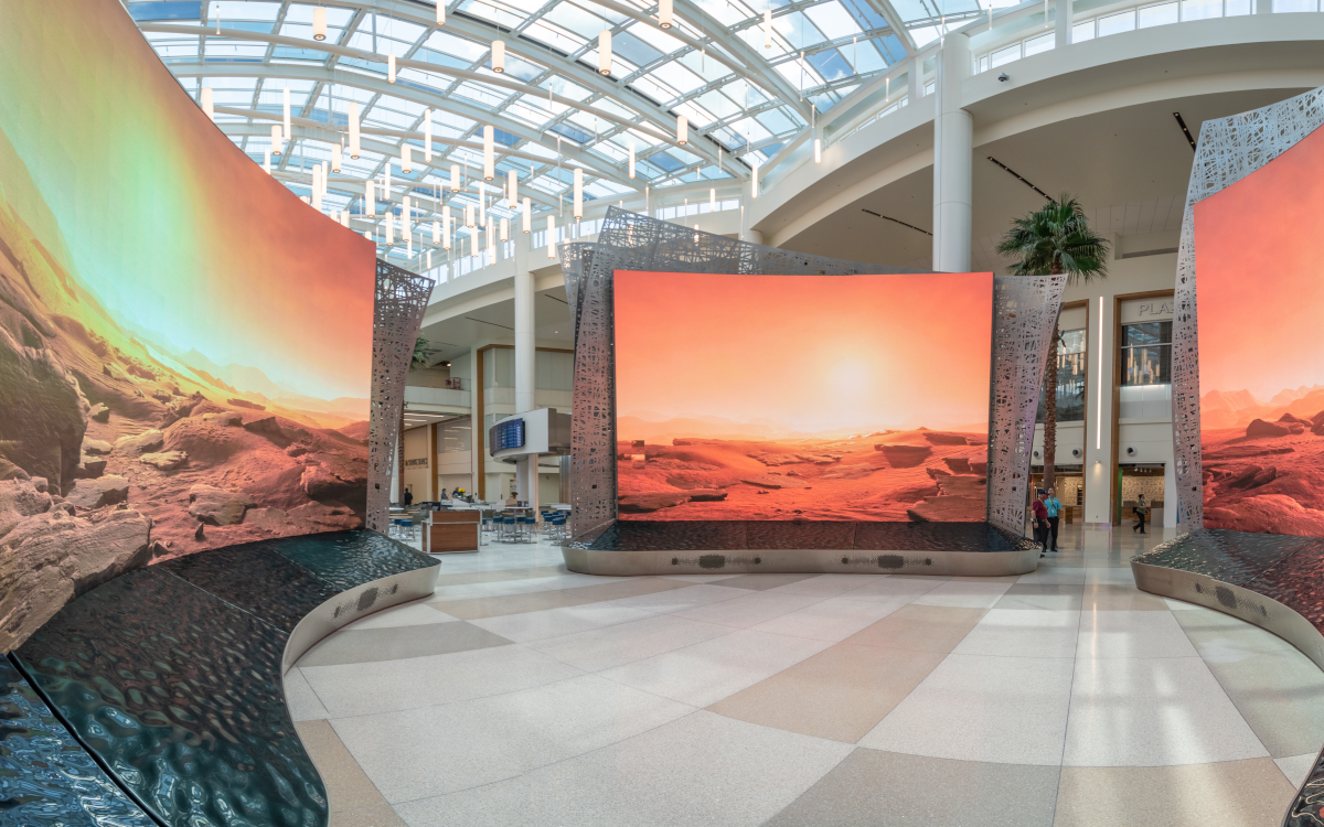 360-Grad-Installation "Moment Vault" im Orlando Airport (Foto: Maxime Roux)