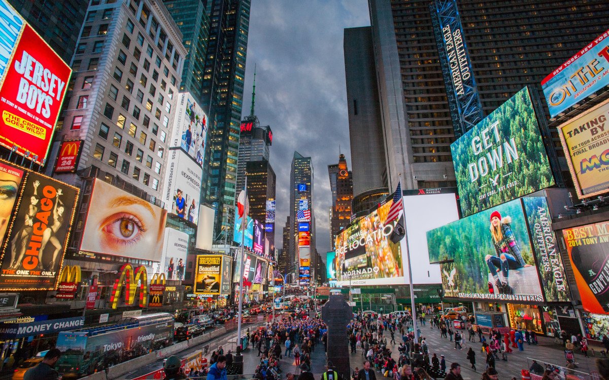 Repräsentiert den US-Markt für Digital Signage: Der New York Times Square (Foto: James Ting/Unsplash)
