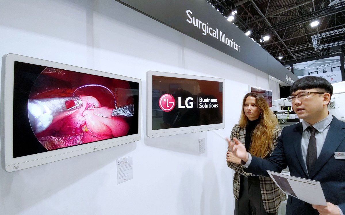 LG stellte den MiniLED-Screen für die Chirurgie auf der Medica 2022 vor. (Foto: LG Electronics)
