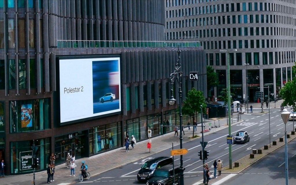 Polestar-Kampagne Motion Blur in Berlin (Foto: Polestar)