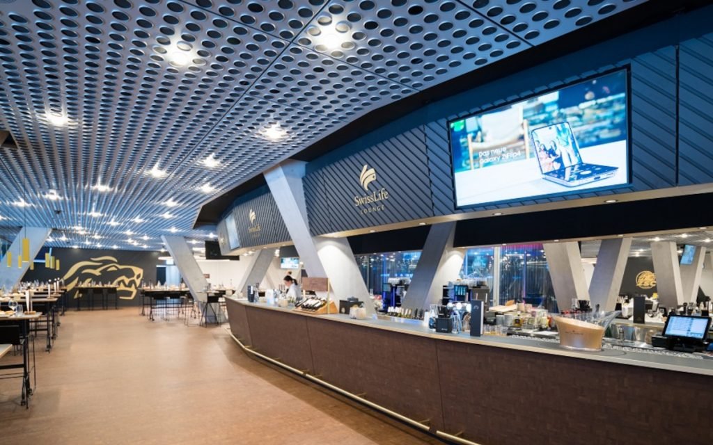 Display-Lösung in der Swiss Life Arena Lounge (Foto: Samsung Electronics)