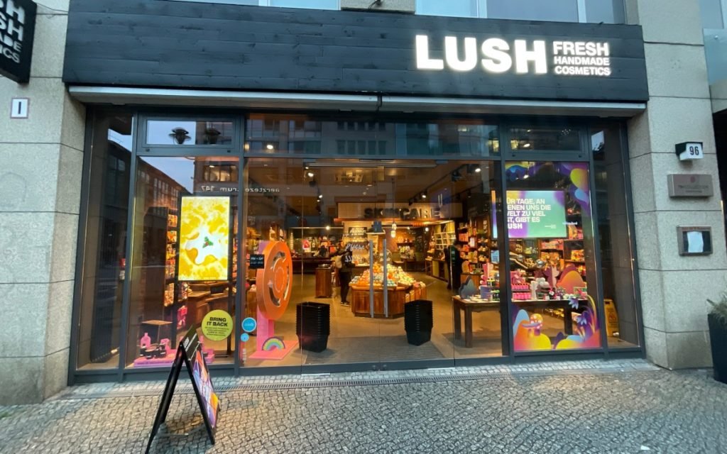 Lush Store mit Digital Signage in Berlin (Foto: invidis)