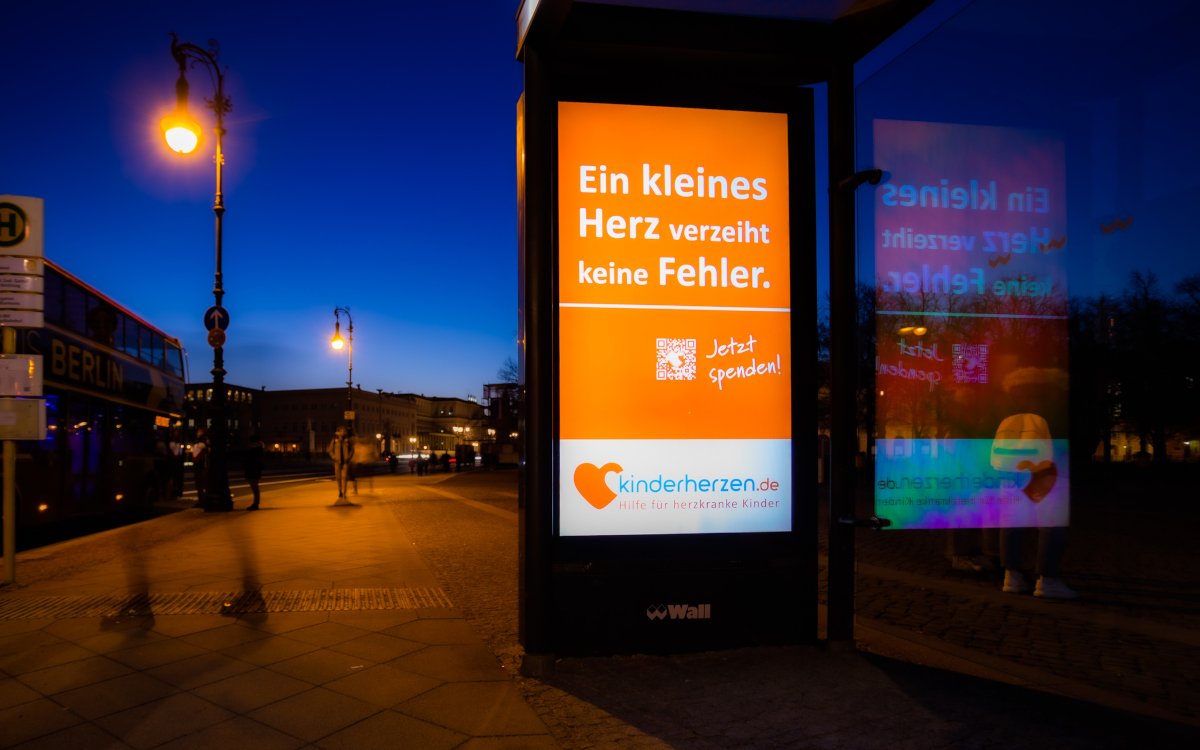 Herzenskinder-Kampagne auf Werbeflächen von Wall (Laessig)