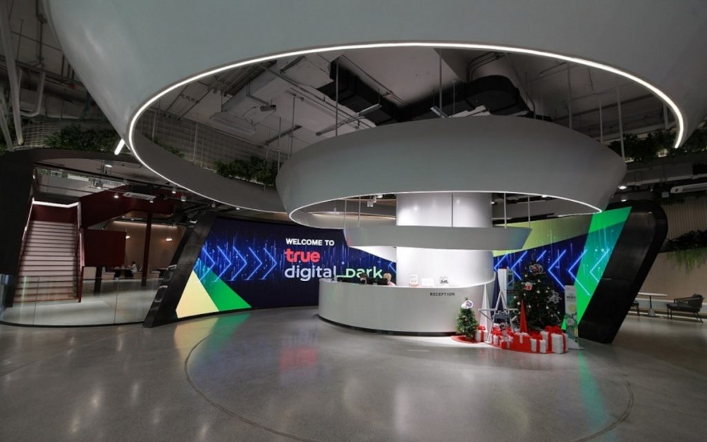 True Digital Park with LG Digital Signage (Photo: LG)