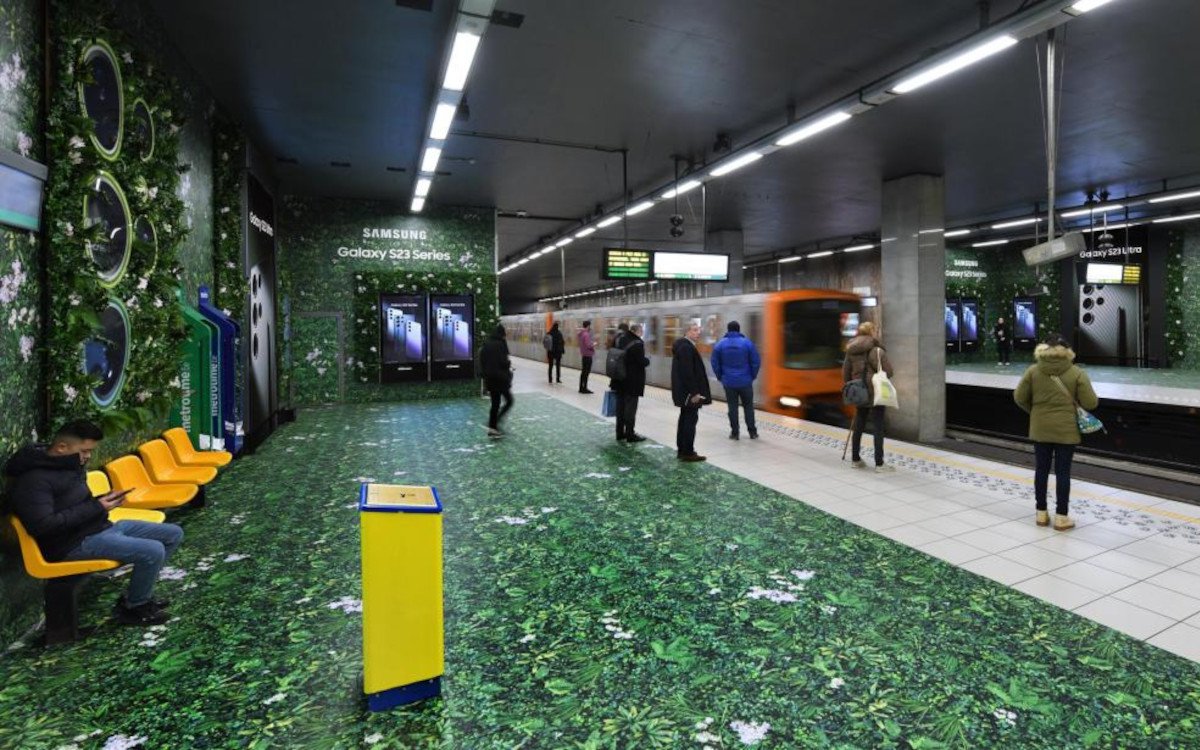 Die Station Louise der Brüsseler Metro ist derzeit eine Brand-Zone für die Launch-Kampagne des Samsung Galaxy S 23. (Foto: JCDecaux)