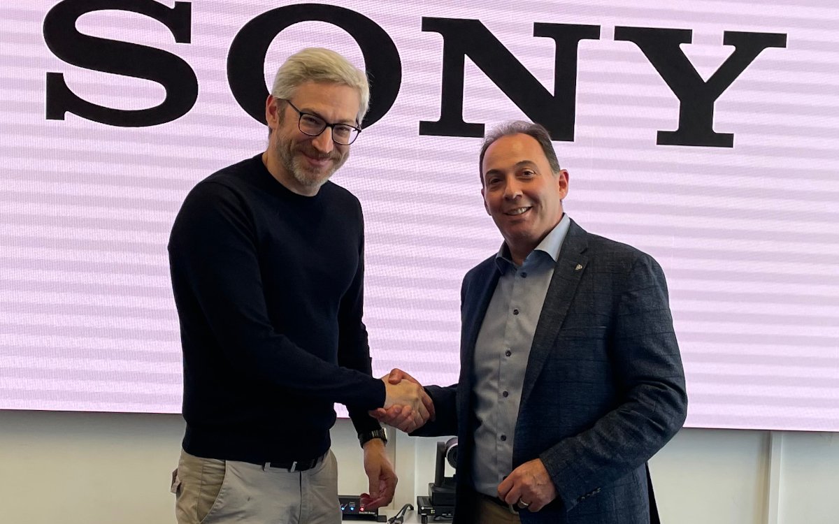 Joachim Fischer von Sony (links) mit Giordano Sticchi von Mobilepro (Foto: Sony)