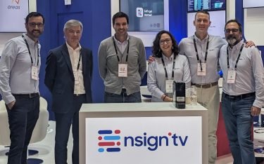Das Team von Nsign.tv auf der ISE 2023 um Albert Baranera (links) und Toni Viñals (dritter von links) (Foto: invidis)