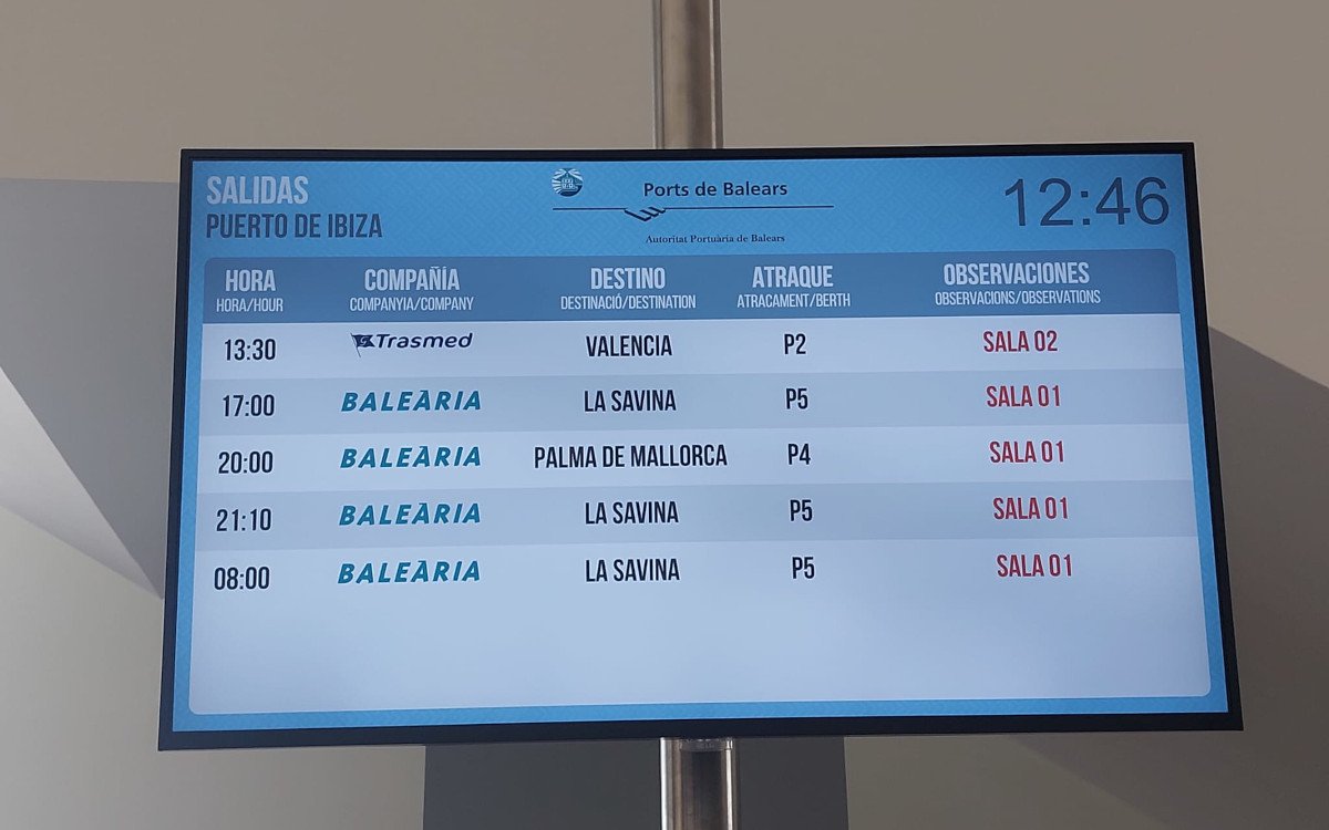 Digital Signage-Display im Hafen von Ibiza (Foto: ICON Multimedia)