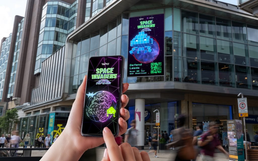 Kampagne für Space Invaders World Defense in Leeds (Foto: Ocean Outdoor)