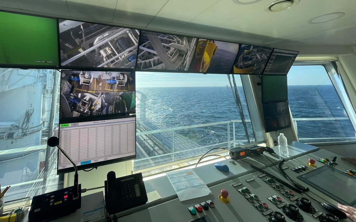 Der erste von zwei Kontrollräumen auf der CLV Ariadne ist für die Überwachung der Schiffssysteme zuständig. (Foto: Matrox Video)