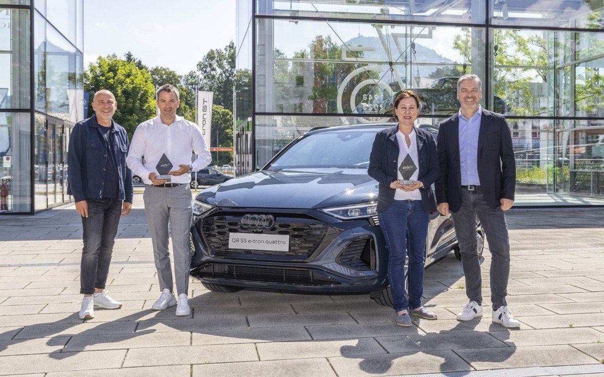 Von links: Thomas Frauenschuh, Head of Regional Sales Salzburg Epamedia; Bernhard Loos, Head of Marketing & Sales Audi Austria; Birgit Becher, Leitung Media PMC; Andreas Hochreiter, Media PMC (Foto: EPAMEDIA) 