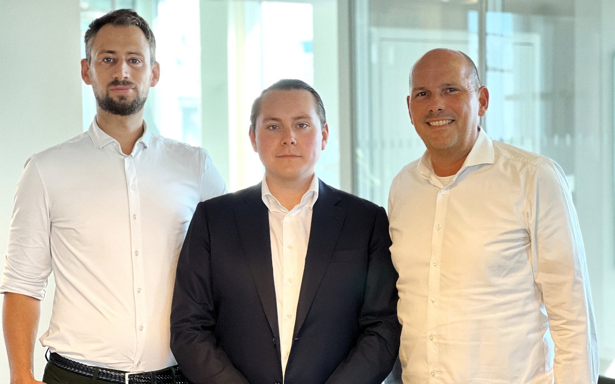 Der neue CFO Uli Wurth (rechts) mit CEO Lauritz Elmshäuser (links) und Mitgründer Fritz Frey (Mitte) (Foto: HYGH AG)