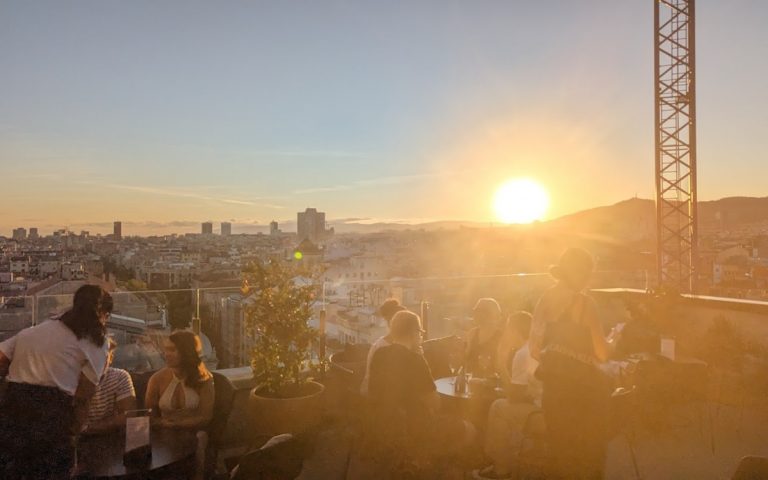 Rooftop-Bar in Barcelona (Foto: invidis)