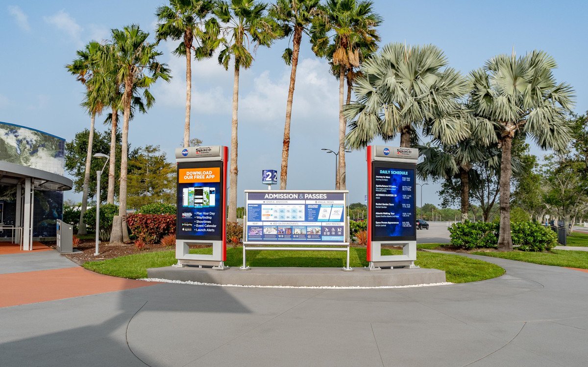 Die Digital Signage-Kioske im Kennedy Space Center Visitor Complex (Foto: SNA Displays)