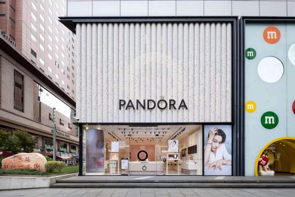 Pandora LED-Fassade in Shanghai (Foto: Pandora)