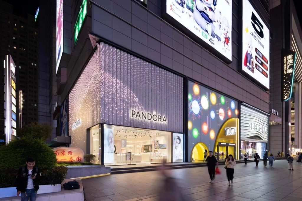 Pandora LED-Fassade in Shanghai (Foto: Pandora)