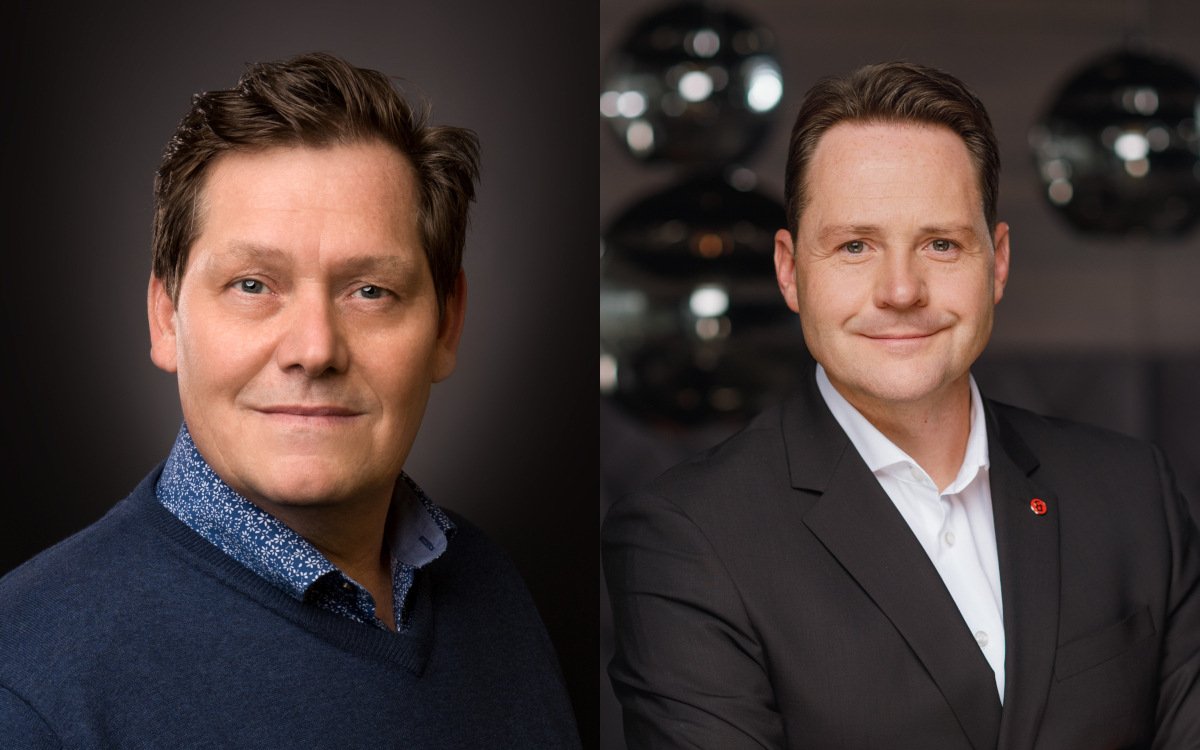 Ingo Schneider, Head of Sales DACH Neomounts Deutschland (links), und Markus Hollerbaum, Geschäftsführer von Siewert & Kau (Fotos: Neomounts/Siewert & Kau)