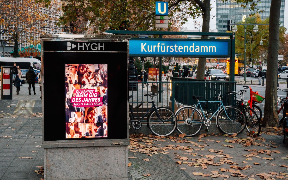 Kurz vor dem Street Gig am 23. November inszeniert die Telekom ihren aktuellen Haupt-Act: die Künstlerin Badmómzjay. (Foto: Deutsche Telekom)