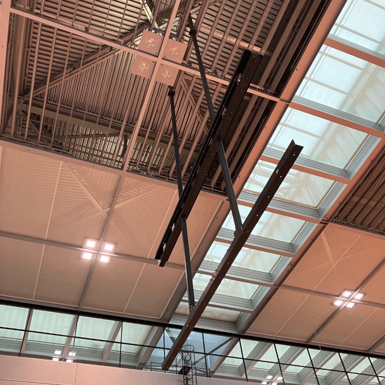 Die Unterkonstruktion wurde in das Dach integriert. (Foto: Flughafen Berlin-Brandenburg)