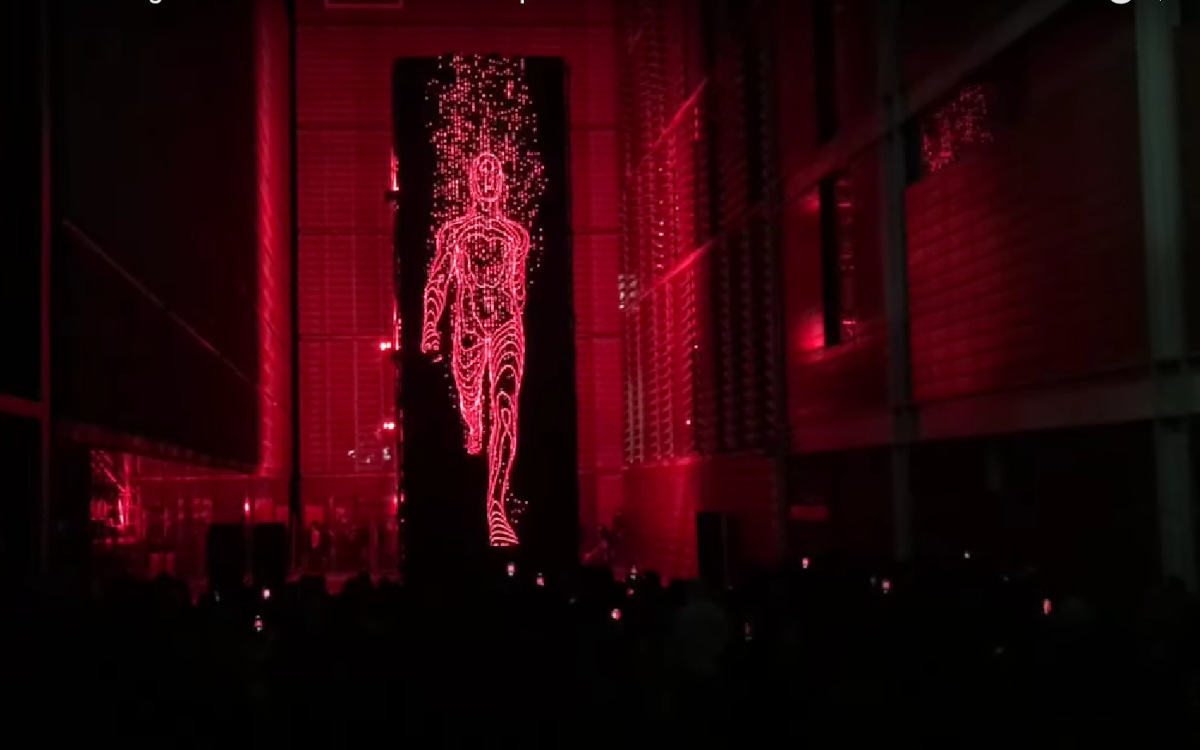 Die Lichtershow "SpY/ Monolith" vom Llum Festival 2023 (Foto: Topher Tours/Youtube)