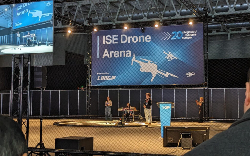 Drohnenvorführung auf der ISE 2024 (Foto: invidis)