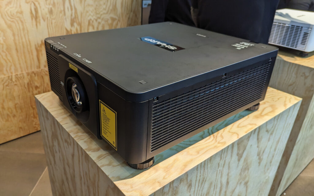 Der Sharp PX141QB läutet die Wiedereinführung von 4K-Projektoren ein. (Foto: invidis)