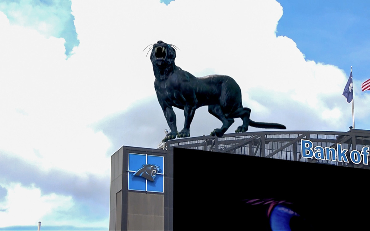 Der virtuelle Panther eröffnet jedes Match der Carolina Panthers im Bank of America Stadium. (Foto: The Famous Group)
