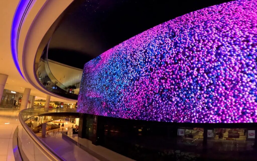 Dubai Mall Aquarium LED - die größte Indoor LED in Dubai (Foto: Infiled)
