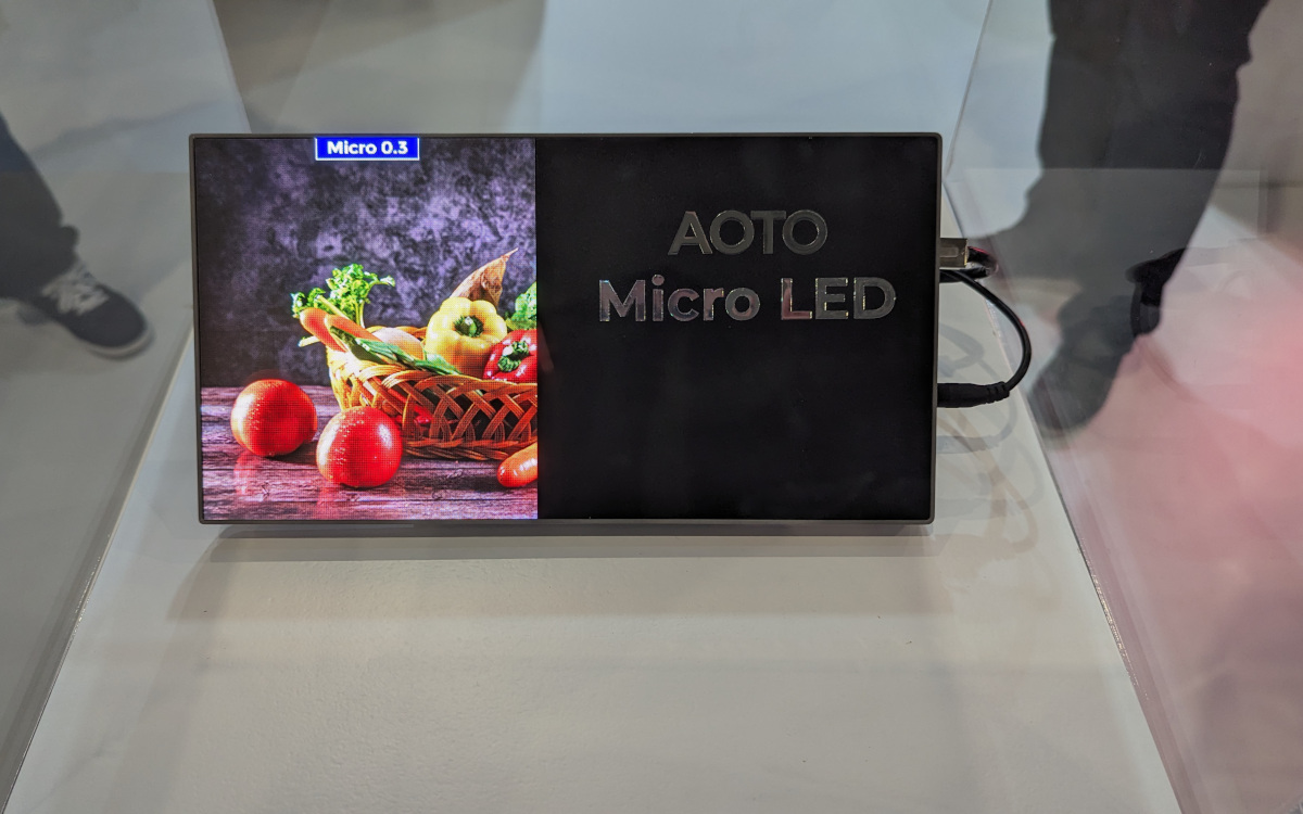 MicroLED-Prototyp mit 0,39 Millimeter Pixelpitch von Aoto (Foto: invidis)