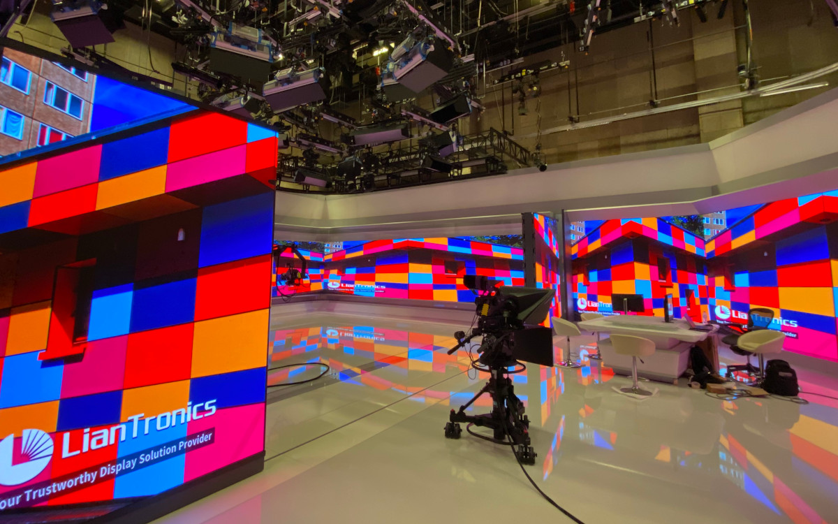 LED-Wand in UAE-Fernsehstudio (Foto: Liantronics)