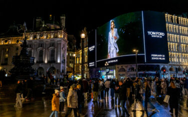 Livestream der Tom-Ford-Fashionshow auf dem Piccadilly Circus in London (Foto: Ocean Outdoor)