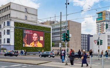Der neueste digitale Vertical Garden von Blowup befindet sich am Bahnhof Wehrhahn in Düsseldorf. (Foto: blowUP media)