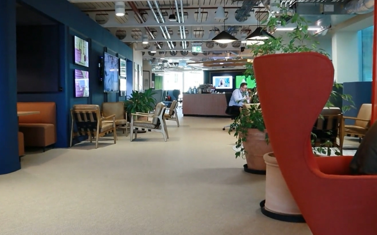 Allein im Office-Zentrum Paddington hat Lendlease 33 Displays, auf denen Digital Signage läuft. (Foto: Signagelive)