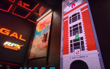 Das Regal-Kino ließ die Fans zur Premiere des "Ghostbusters: Frozen Empires" Jagd auf Geister in der Lobby nehmen. (Foto: Regal/ Screenshot)