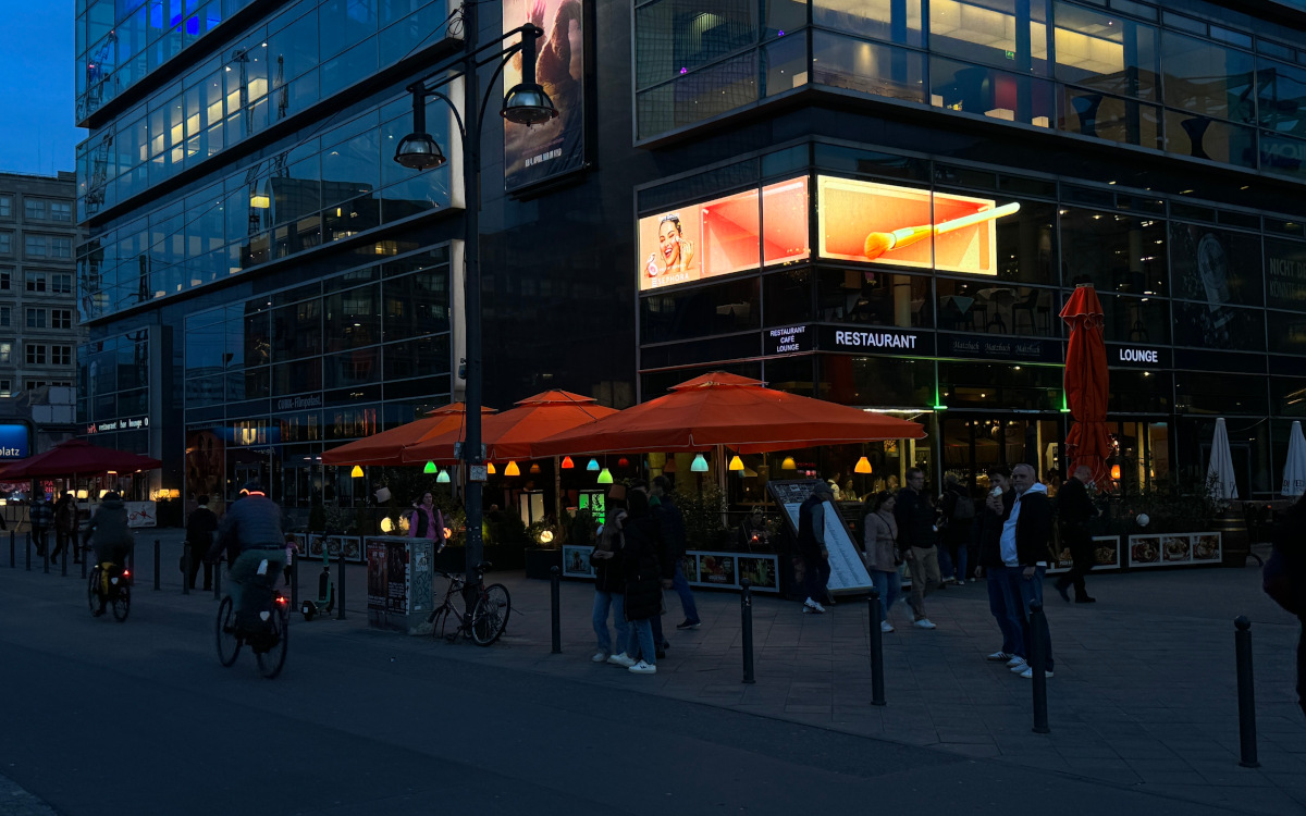 Der Vision One am Berliner Alexanderplatz.(Foto: met[ads])