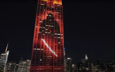 Star-Wars-Projektion in New York (Quelle: Screenshot, Lucasfilm)
