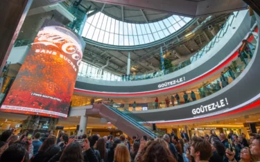 Der neue Screen "New Digital Dream" schmückt ein Einkaufscenter in Paris. (Foto: Cityz Media)
