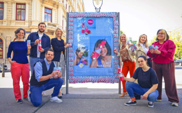 Von links: Annett Ackermann, Kundenberatung Die Goldkinder, Johannes Riepl, Digital Consultant & Planer Mediaplus, Sandra Grünberger, Marketing Manager, International Brand Director Yo, Rene Mihal, Key Account Manager Epamedia, Claudia Mohr-Stradner, CSO Epamedia), Klaudia Pietka, Client Service Manager Epamedia, Michaela Mandl, Strategy & Client Manager Mediaplus, Katja Claus, Creative Director Die Goldkinder (Foto: EPAMEDIA)